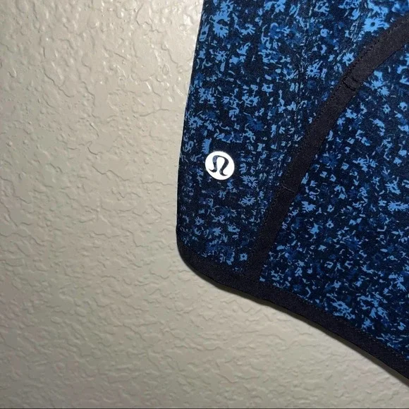 Lululemon Run Times Short Bubbles Pipe Dream Blue Black / Black Size 4 - Picture 3 of 4